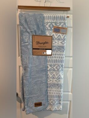 Wrangler Aztec + Cowboy boot Reversible Throw Blanket - Light Blue & White - NWT